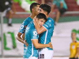 Iván Jared Moreno (al frente) fue el anotador del único tanto del partido, con el que el cuadro esmeralda se trae cierta tranquilidad para afrontar la vuelta la próxima semana en su casa. IMAGO7/S. Laureano