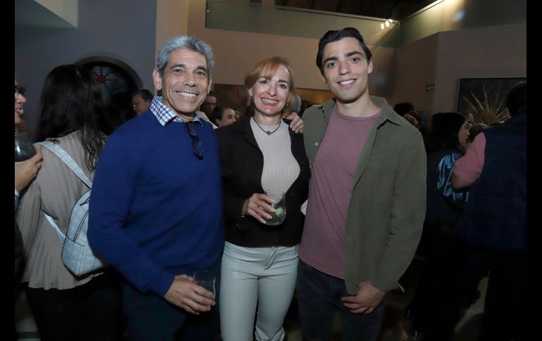 Oscar y Alejandro Nasta con Carine de Limelette. GENTE BIEN JALISCO/Claudio Jimeno