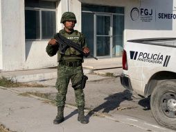 Elementos del Ejército mexicano mantiene un operativo de vigilancia en Matamoros. AP