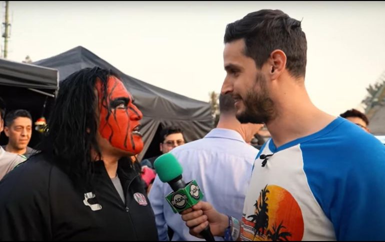 Imagen del polémico momento, antes de que Adrián Marcelo fuera golpeado por Chessman. ESPECIAL