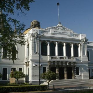 Con cápsula del tiempo, la UdeG reconoce a colaboradores que lucharon contra el COVID