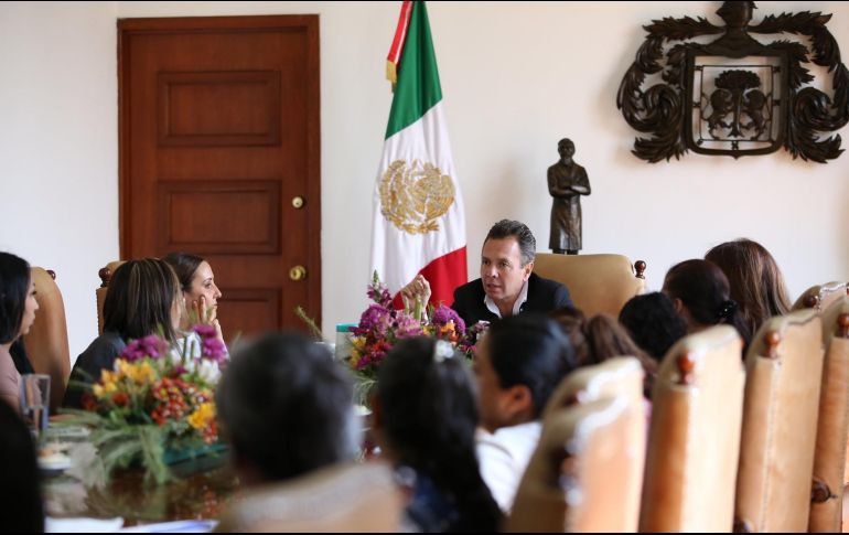 En una mesa de trabajo realizada ayer con representantes de colectivos, coordinado por DIF Guadalajara, continúan los trabajos para que las y los familiares reciban atención y paquetes alimentarios. ESPECIAL / Gobierno de Guadalajara