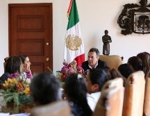 En una mesa de trabajo realizada ayer con representantes de colectivos, coordinado por DIF Guadalajara, continúan los trabajos para que las y los familiares reciban atención y paquetes alimentarios. ESPECIAL / Gobierno de Guadalajara