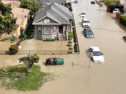 La tormenta ha obligado a miles a abandonar sus hogares. AFP