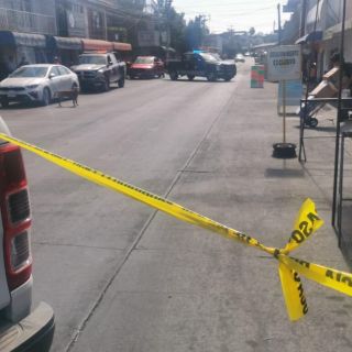 Dejan mensaje amenazante y vísceras de cerdo afuera de una casa en Zapopan