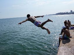 Recomiendan tomar precauciones al calor, sobre todo de 11 de la mañana a tres de la tarde que es cuando el índice UV es más alto. XINHUA/N. Celaya