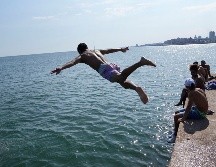 Recomiendan tomar precauciones al calor, sobre todo de 11 de la mañana a tres de la tarde que es cuando el índice UV es más alto. XINHUA/N. Celaya