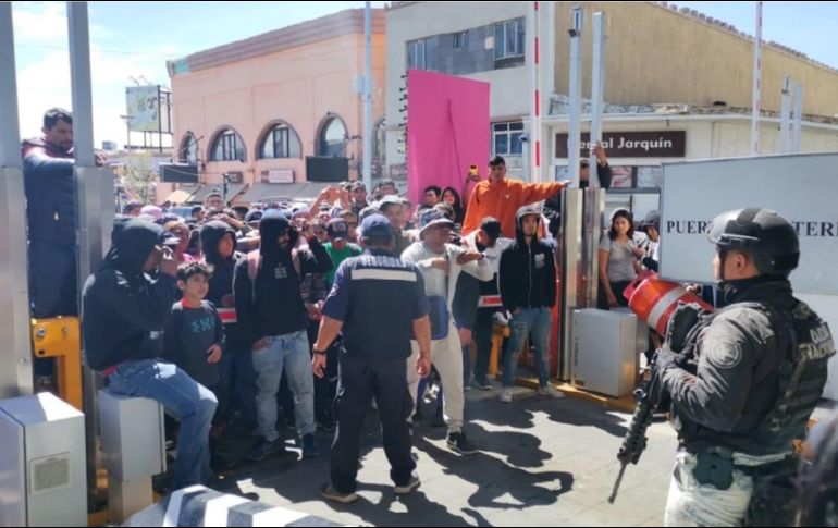 Debido a la manifestación, se cerraron algunos de los carriles del cruce fronterizo, dejando solo uno para quienes cruzan de manera habitual a los Estados Unidos. SUN