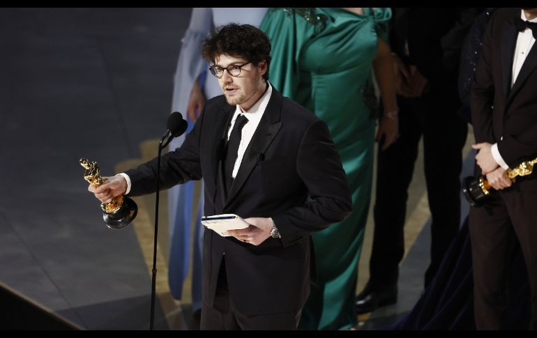 Daniel Roher ganó el Oscar a la Mejor Película por el Documental por 'Navalny'. EFE