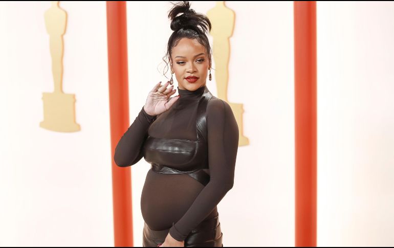 Rihanna demostró que el estar embarazada no es sinónimo de no ser sensual. EFE/Caroline Brehman