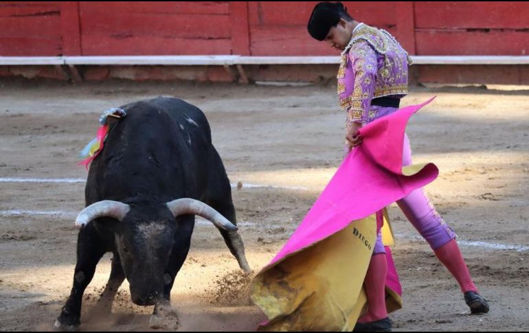 El tapatío Pepe Murillo lidió al mejor toro de la tarde y le cortó una oreja. ESPECIAL/Mayra Vargas