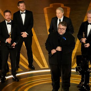 López Obrador felicita en la "mañanera" a Guillermo del Toro por ganar un Oscar