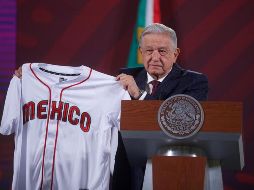 El Presidente aprovechó la mañanera para mandarle ánimos al equipo de beisbol. ESPECIAL
