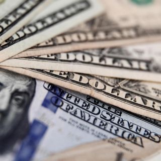 ¡Hora de renovar tu outfit! Ropa podría bajar de precio ante cotizaciones del dólar