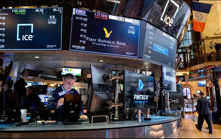 El parqué neoyorquino cierra la semana con ganancias acumuladas, aunque hoy arrancó en rojo tras el revuelo provocado en las bolsas europeas por la debacle bursátil del gigante financiero alemán y posteriormente se recuperó. AP / ARCHIVO