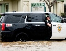 Se desbordó el río Pajaro y causó inundaciones. AP