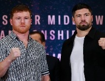 Canelo Álvarez y Ryder se vieron las caras esta tarde en el Estadio Akron. EFE/Ryder