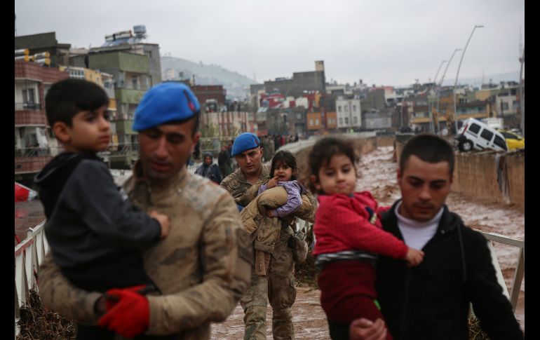 Miles de personas debieron ser evacuadas de hospitales y campamentos ante las inundaciones. AP/H. Akgun