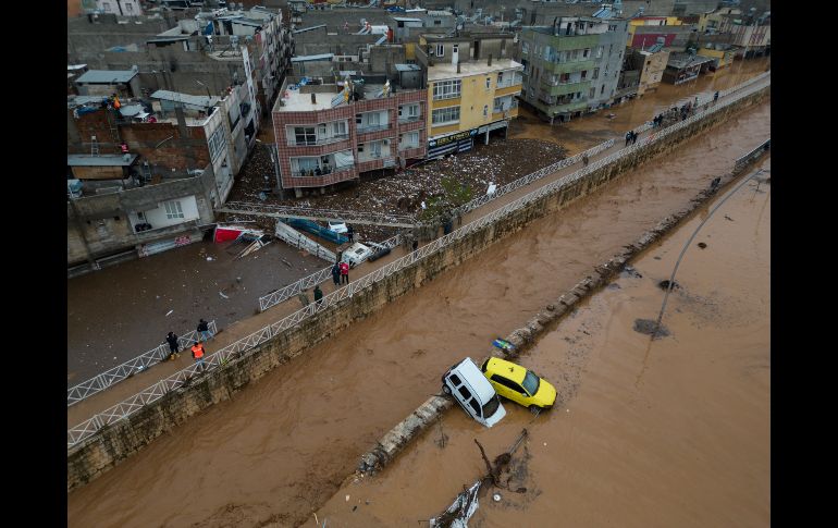 Miles de personas debieron ser evacuadas de hospitales y campamentos ante las inundaciones. AP/H. Akgun