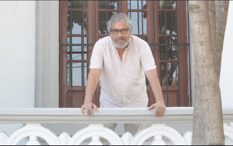 Para Juan Carlos Macías, esto “no es cualquier proyecto” y, además, “me siento halagado por estar al lado de artistas muy importantes, como Rocío Sáenz, Sergio Garval y Sofía Crimen. EL INFORMADOR / A. Camacho