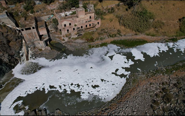 En la revisión hallaron en el Río Santiago un alta contaminación característica de un origen industrial. EL INFORMADOR/ ARTURO NAVARRO