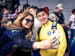 Gran número de aficionados se dieron cita para darle una cálida bienvenida al América. Twitter/@ClubAmerica