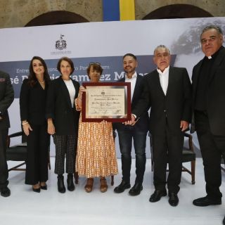 Entregan reconocimiento post mortem al Padre Chayo