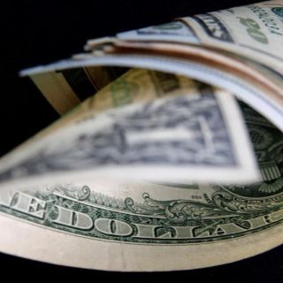 El dólar abre con ganancias este jueves debido a volatilidad en los mercados
