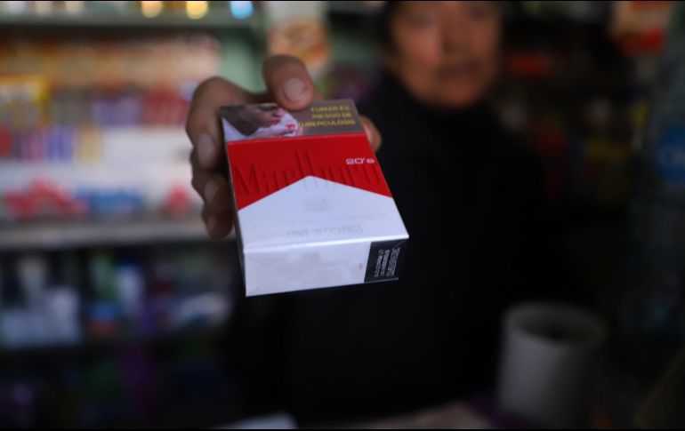 Una cadena de tiendas de autoservicio en México obtuvo en enero pasado una suspensión contra el reglamento de la Ley General para el Control del Tabaco y volvió a exponer las cajetillas en sus aparadores. EL INFORMADOR / ARCHIVO