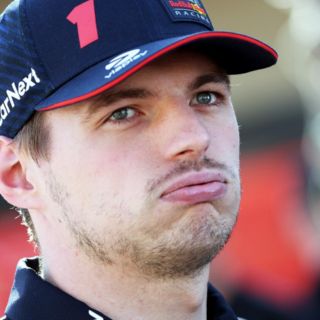 "Ha estado sufriendo", Verstappen llega con retraso a Yeda por un virus