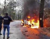Los inspectores fueron golpeados y la camioneta donde viajaban fue quemada. ESPECIAL