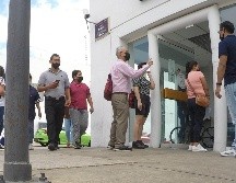 Aunque se tiene registrado el calendario como puente, muchas personas se preguntan si los bancos trabajarán con normalidad durante este fin de semana largo. EL INFORMADOR / ARCHIVO