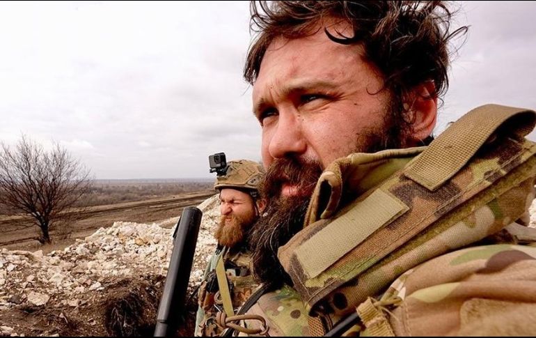Holm con su camarada, el soldado Dwarf. Darren Conway / BBC