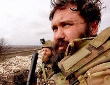 Holm con su camarada, el soldado Dwarf. Darren Conway / BBC