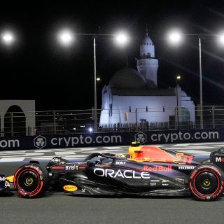 Checo Pérez, detrás de Alonso y Verstappen en pruebas libres de Arabia Saudita