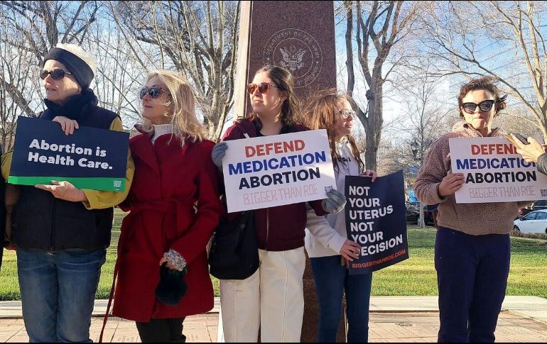 Defensores de los derechos al aborto se manifestaron el miércoles frente al Palacio de Justicia en Texas. AFP