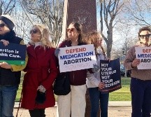 Defensores de los derechos al aborto se manifestaron el miércoles frente al Palacio de Justicia en Texas. AFP