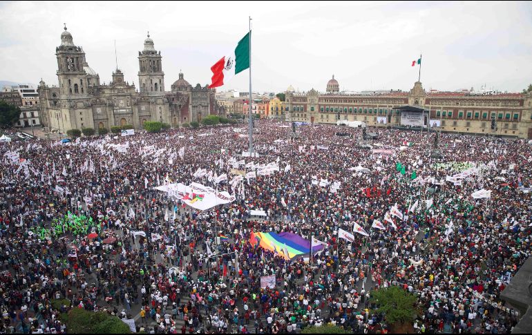 Miles de simpatizantes de López Obrador llenaron el Zócalo y se desbordaron por calles aledañas. SUN/G. Espinosa