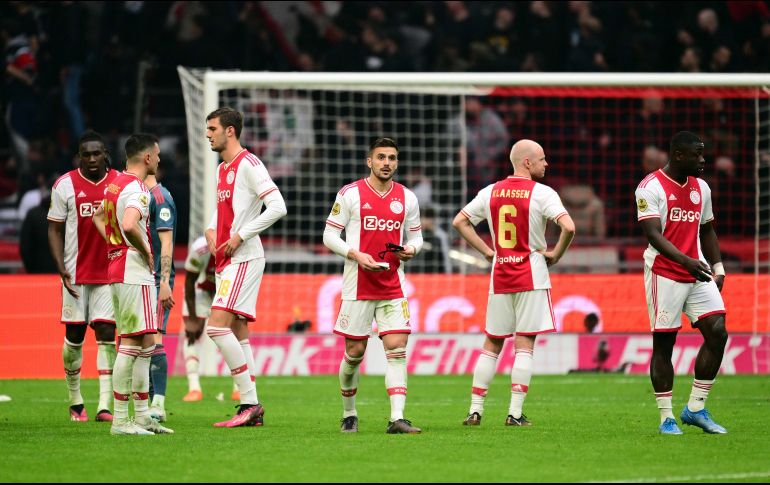 Feyenoord se afianza en el primer puesto de la Eredivisie con 61 puntos, mientras que el Ajax sigue en segundo lugar. EFE/O. Kraak