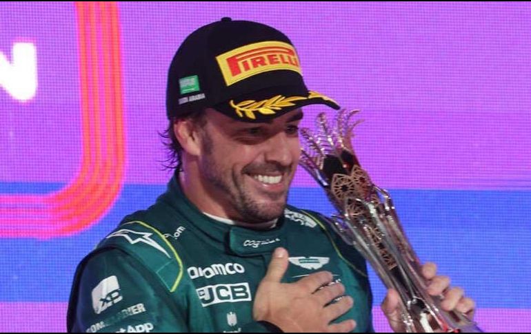 El español de 41 años llegó a su podio 100 en su carrera. ESPECIAL/Fernando Alonso