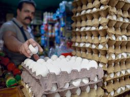 Jefes de familia deben ajustar el gasto para comprar el huevo, que cada día eleva su precio. EL INFORMADOR/ C. Zepeda