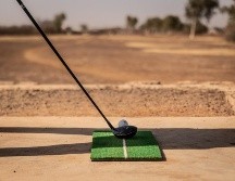 Su campo es de color marrón, con tierra y piedras, preparado con una mezcla de arena y aceite usado. AFP / O. De Maismont