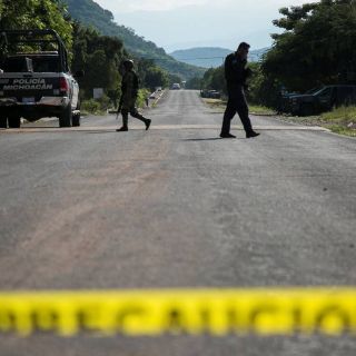 Tras operativo federal, convoy del CNG irrumpe en comunidades de Michoacán