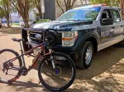 Los oficiales le dieron alcance y lo aseguraron cuadras más adelante a bordo de la bicicleta. CORTESÍA