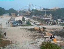 Un video del incidente muestra una larga columna de vehículos policiales y militares entrando en la propiedad. ESPECIAL