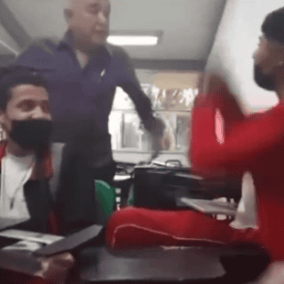 "Habla tantito y te rompo tu..." Maestro amenaza a alumno en Hidalgo (VIDEO)