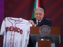 El Mandatario siempre ha mostrado su pasión por el béisbol. SUN / ARCHIVO