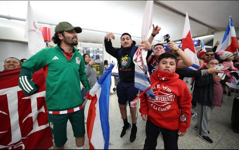 La afición de Chivas se hizo presente en Estados Unidos para apoyar a su equipo. ESPECIAL/Chivas