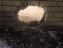 Imagen cedida por la cárcel de Newport News que muestra el boquete que los presos abrieron para escaparse. AP/Newport News Sheriff's Office