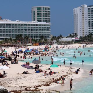 Economía mexicana liga en febrero tres meses al alza